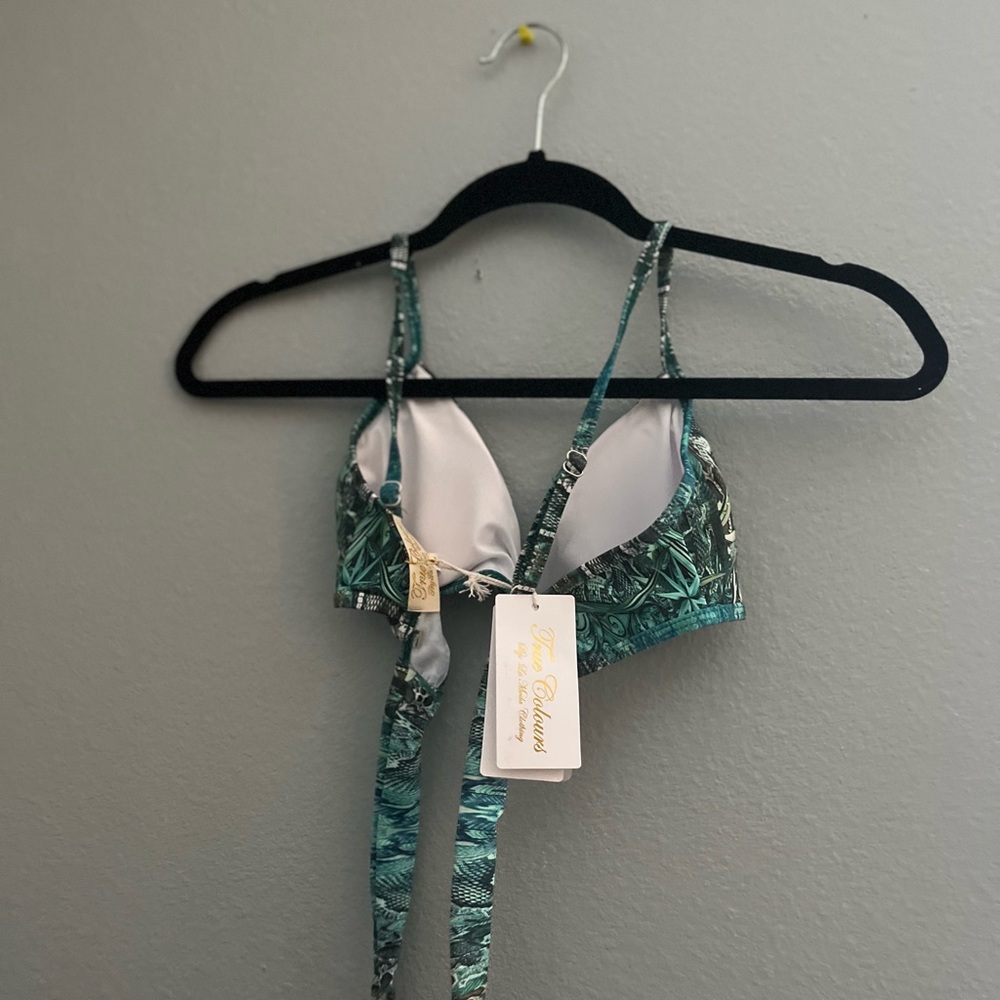 Bikini set from La Moda in size Medium.